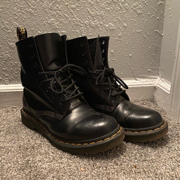 Dr. Martens 1460s Women’s Smooth Leather Lace Up Boots - Picture 1 of 7